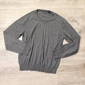 •IZOD• GREY V NECK SWEATER